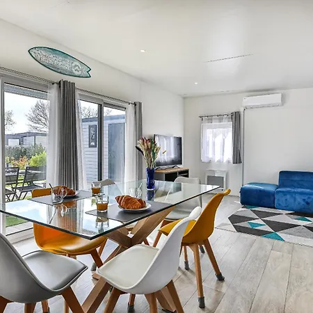 Havre Lumineux Pour Se Ressourcer Et Déconnecter - Bord De Chalet *