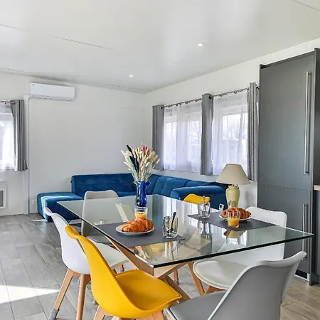 Havre Lumineux Pour Se Ressourcer Et Déconnecter - Bord De Chalet